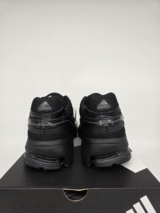Athletic_Shoes